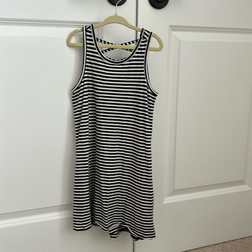 Old navy striped black and white sleeveless girls dress. Size 6-7